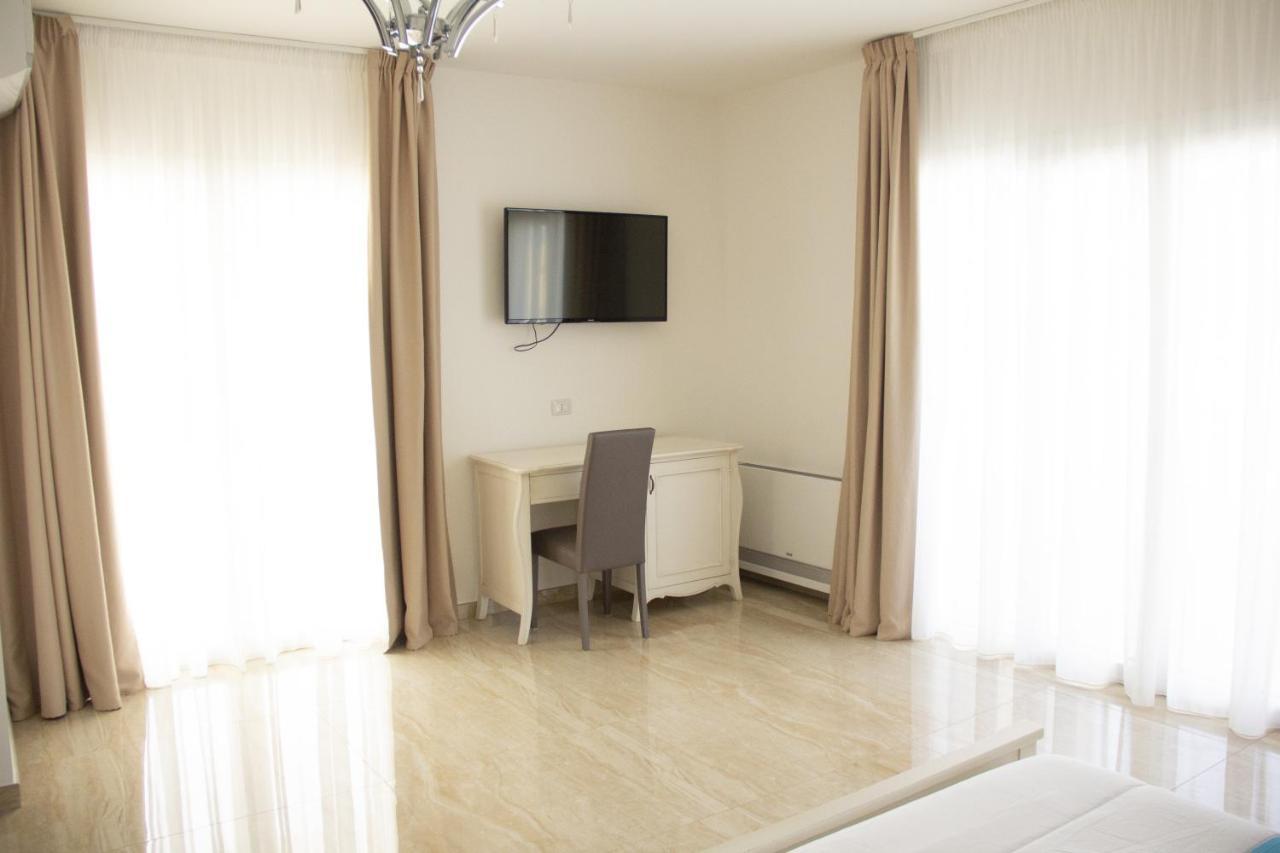 B&B Imperial Exclusive Rooms & Breakfast ปอร์โตเชซาเรโอ ภายนอก รูปภาพ