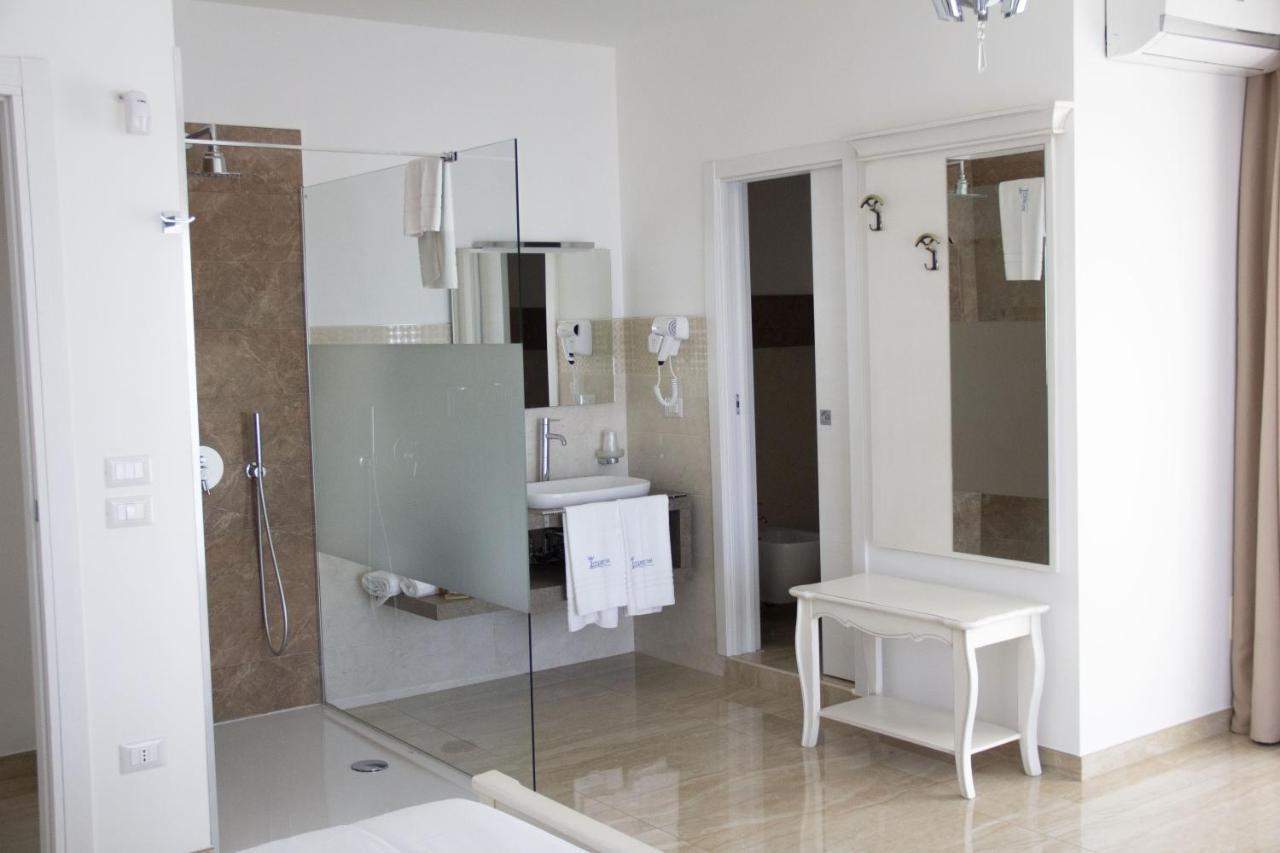 B&B Imperial Exclusive Rooms & Breakfast ปอร์โตเชซาเรโอ ภายนอก รูปภาพ