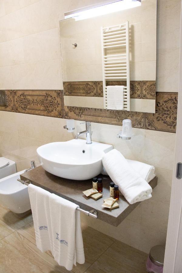 B&B Imperial Exclusive Rooms & Breakfast ปอร์โตเชซาเรโอ ภายนอก รูปภาพ