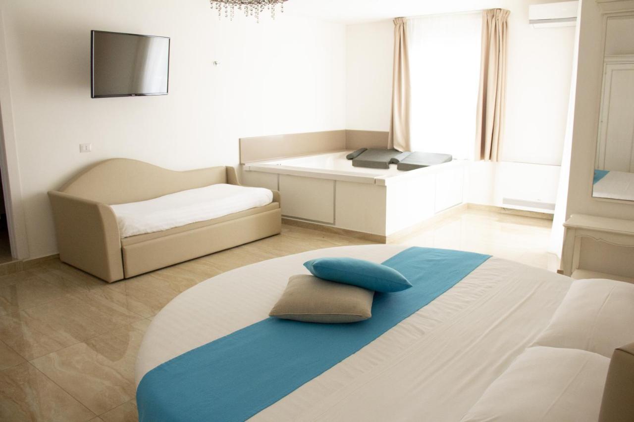 B&B Imperial Exclusive Rooms & Breakfast ปอร์โตเชซาเรโอ ภายนอก รูปภาพ