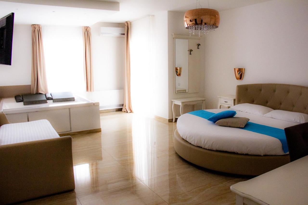 B&B Imperial Exclusive Rooms & Breakfast ปอร์โตเชซาเรโอ ภายนอก รูปภาพ